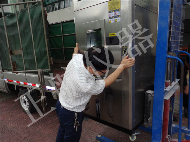 东莞正航仪器氙灯试验箱直视图