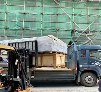 10立方步入式恒温恒湿室装车